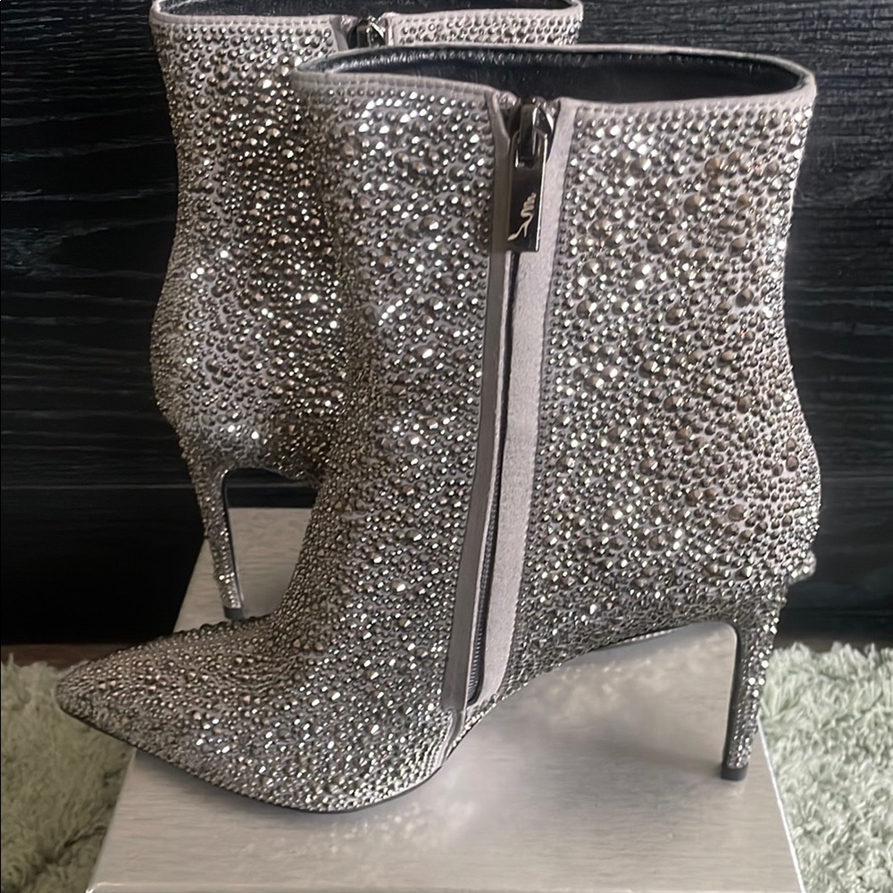 Rene’ Caovilla Silver Heeled Boots with Stiletto Heel and Pointed Toe - Picture 3 of 10